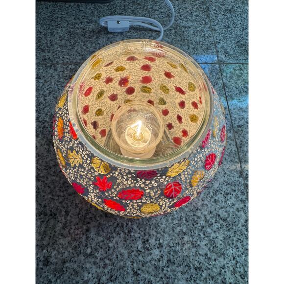 Scentsy Forever Fall Full Size Wax Tart Warmer 2021 with 2 Bulbs - Picture 3 of 4